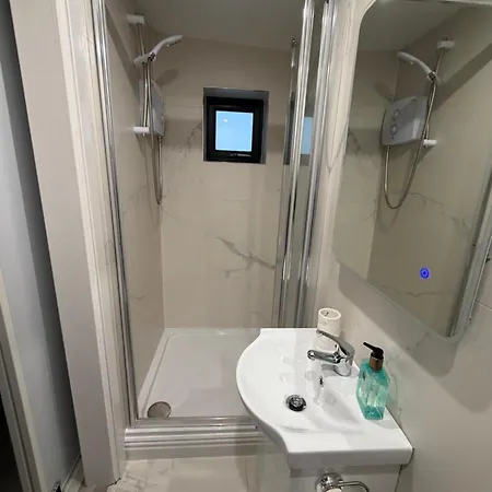 Weston 公寓 卢坎